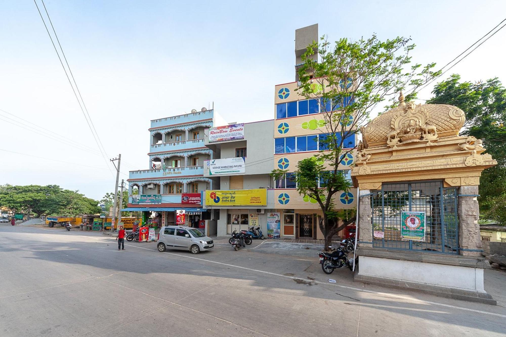 โอโย 19011 โฮเต็ล สันนิธิ เรซิเดนซี Hotel ตีรูปาติ ภายนอก รูปภาพ